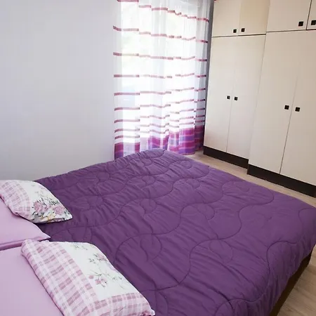 Luka Apartment *