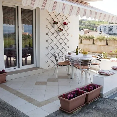 Luka Apartment