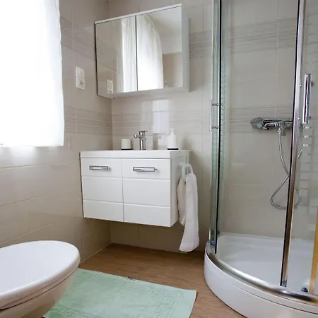 Daire Luka Vrbnik (Primorje-Gorski Kotar)